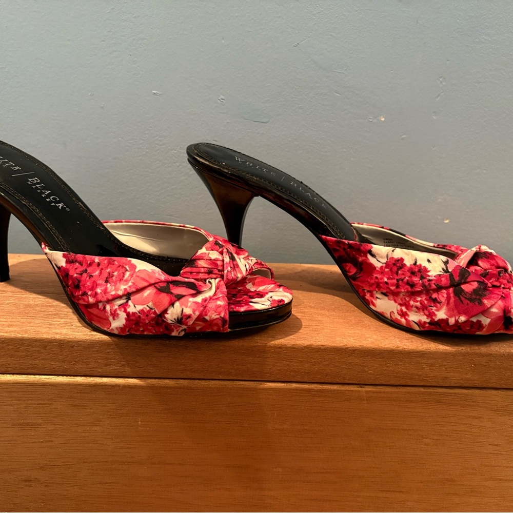White House Black Market Red and Pink Heels Elegant Design